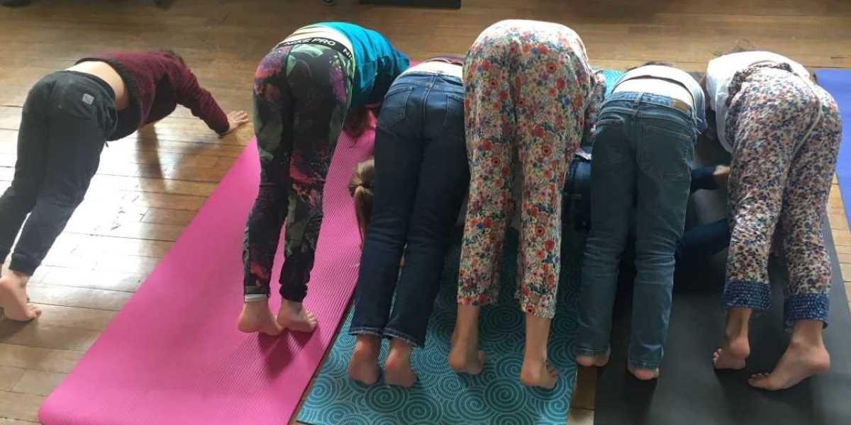 Partager sa joie grâce au yoga - Happy Yoga