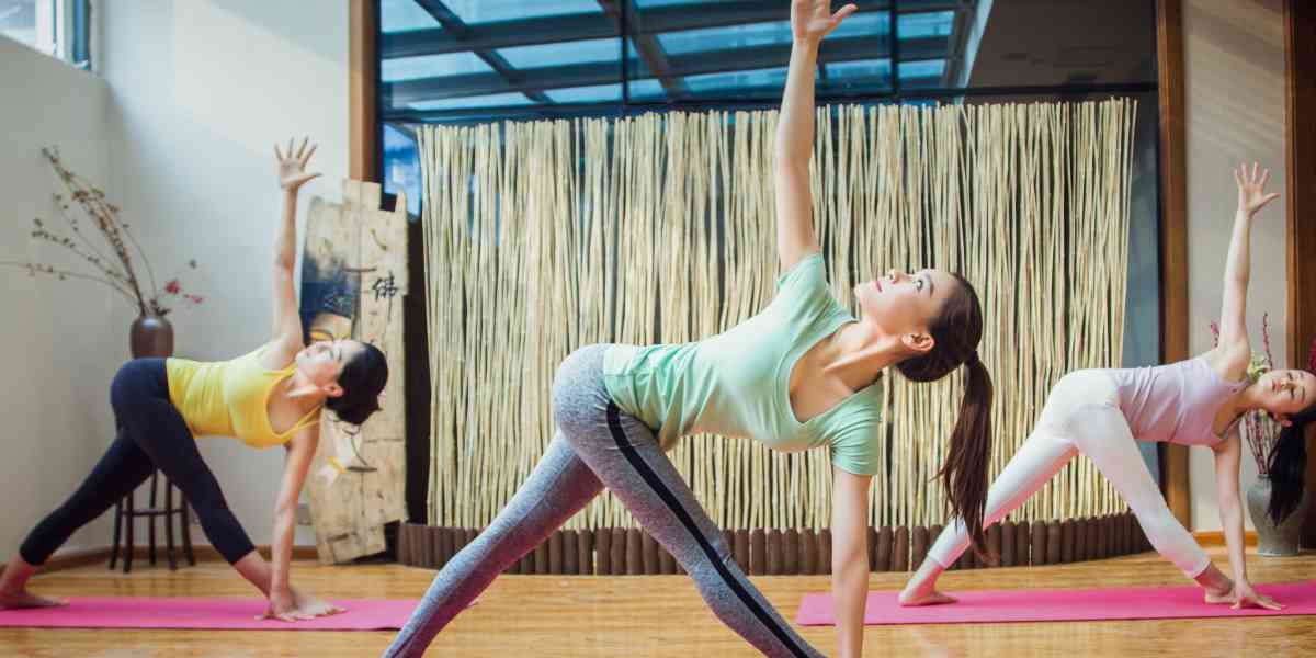 Posture du Triangle - Happy Yoga