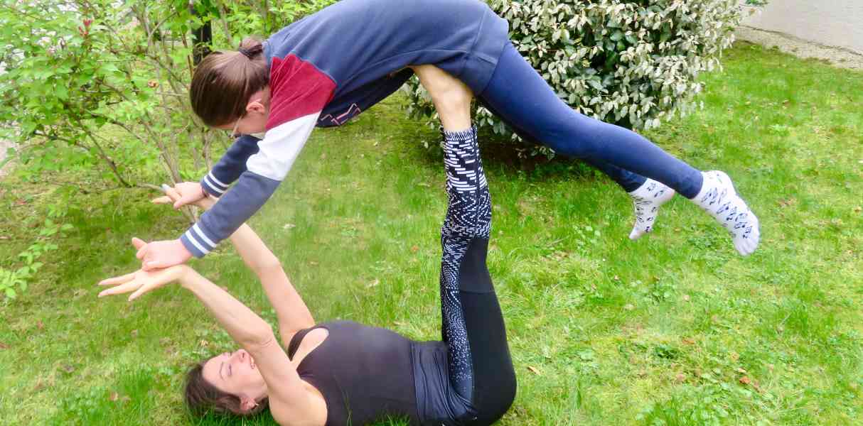 Yoga en famille en plein air - Happy Yoga